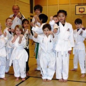 Lærer seg disiplin med taekwondo - thumbnail