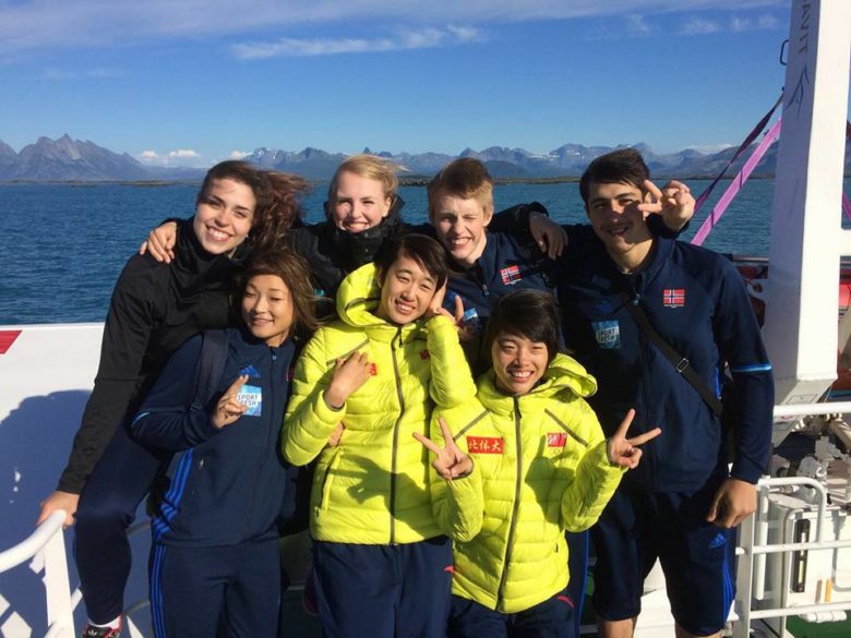 Det norske laget sammen med de to besøkende kinesiske utøverne. 