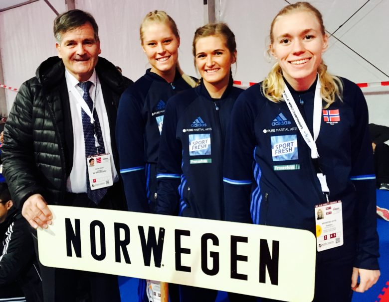 I tillegg til kongress fikk president Trond Berg deltatt på åpningsseremonien sammen med de norske utøverne. 