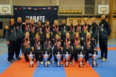 Karate-sesongen avsluttet med lag-NM - thumbnail