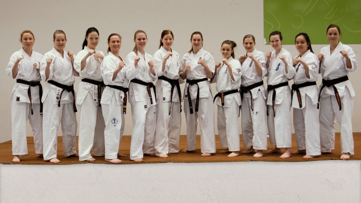 Fullkontakt karate: Bli med på treningssamling for kvinner - thumbnail