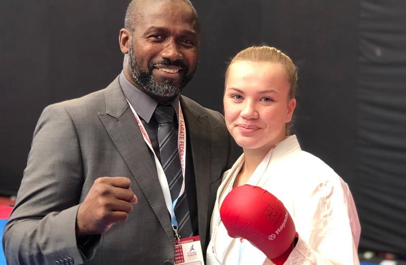 Historisk medalje i junior-VM i karate: Sarpsborg-jenta Nora (17) tok sølv. - thumbnail