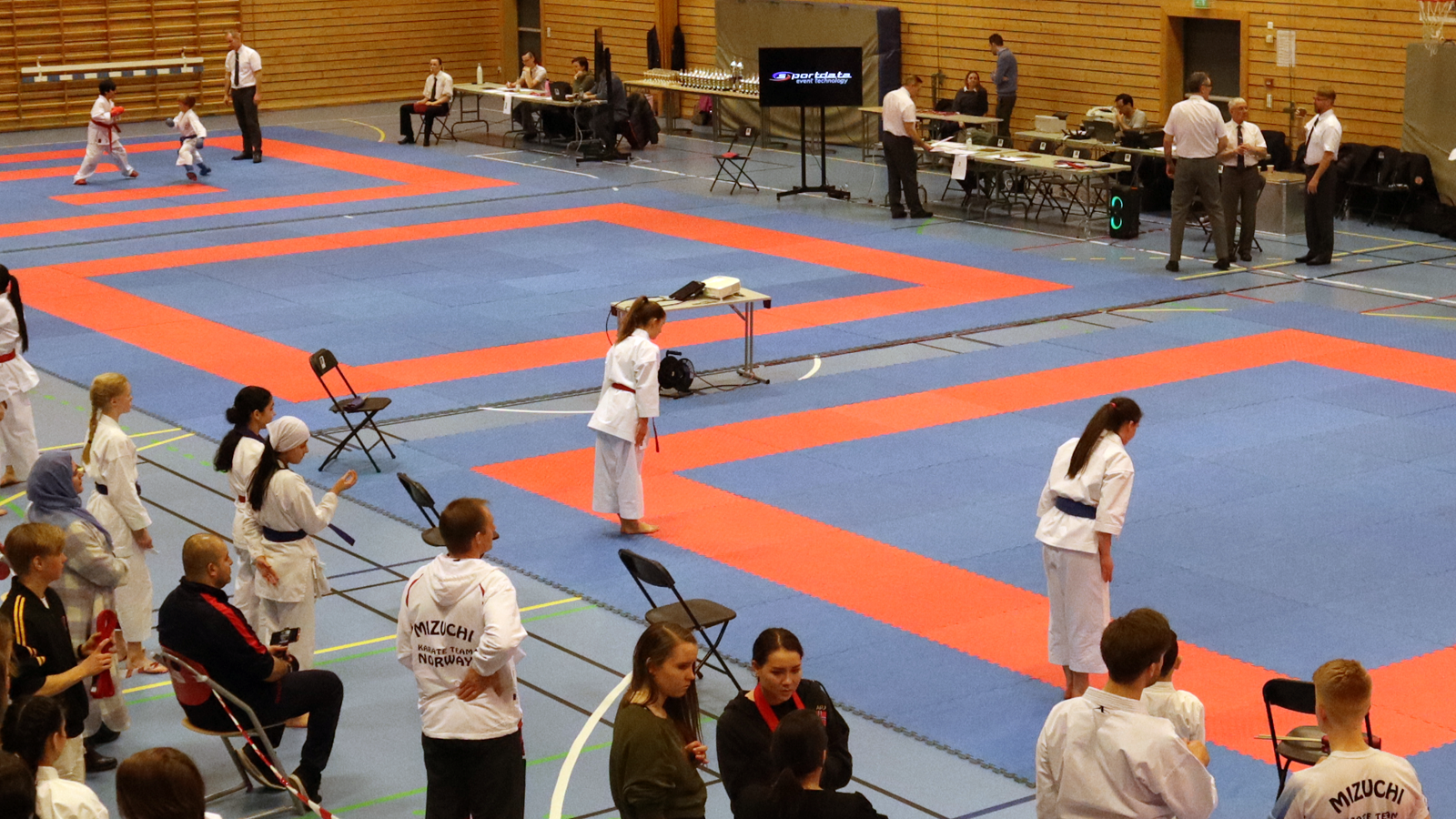 Den nye karateseksjonen i gang med arbeidet