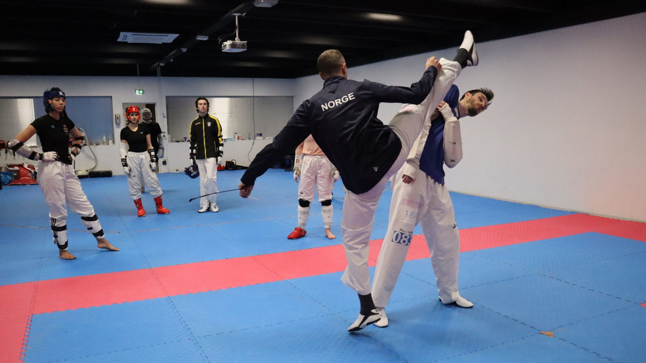 Åpen treningsuke og testmatcher med landslaget